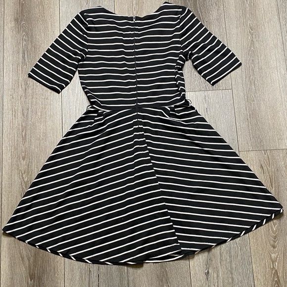 BCX Women’s Fit & Flare Skater Short Sleeve Stripe Dress Black & White Size 3 - Picture 8 of 16